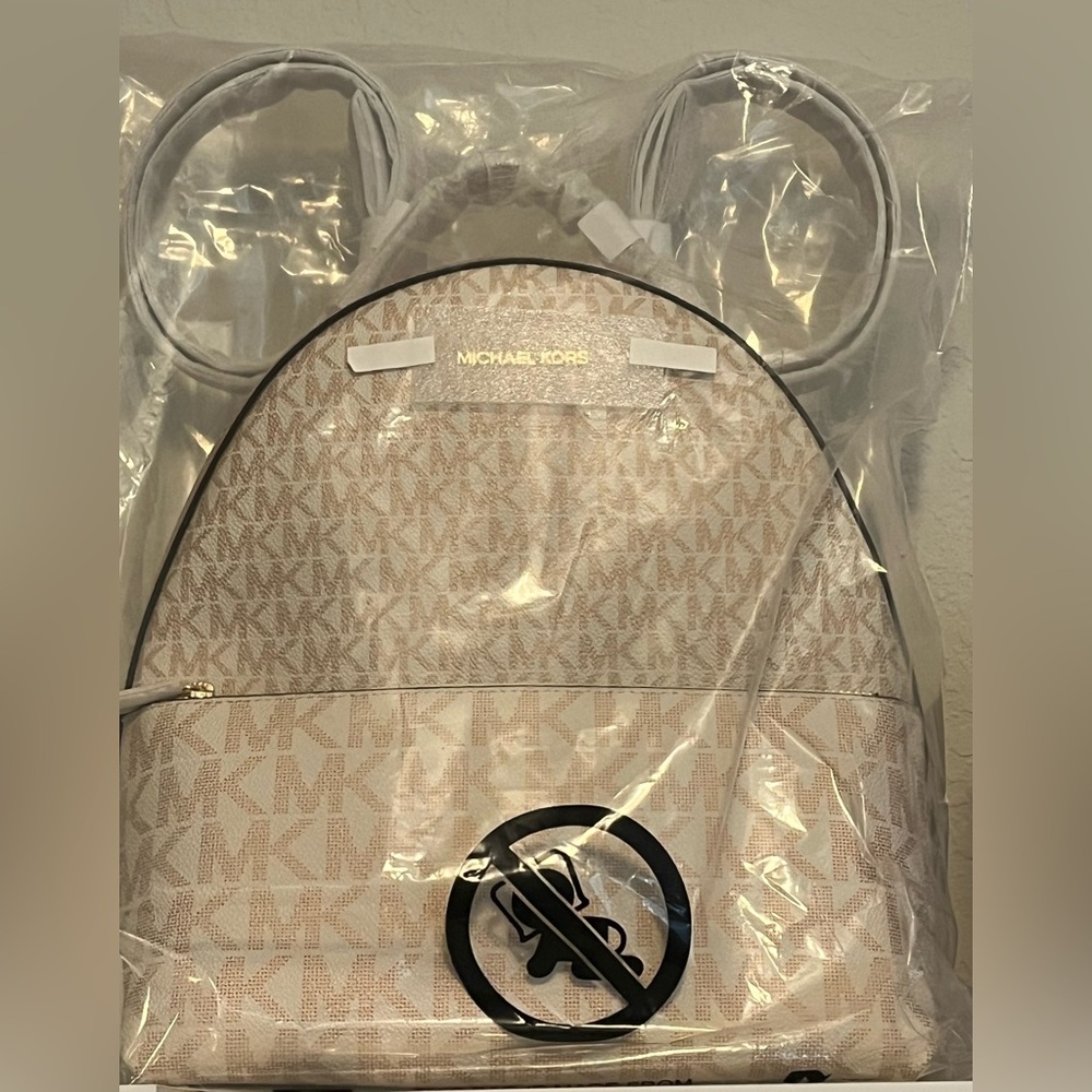 Congrats Bag_hag 🥰.  Shoe High Top Keychain & Magnetic Bookmark - Picture 3 of 11
